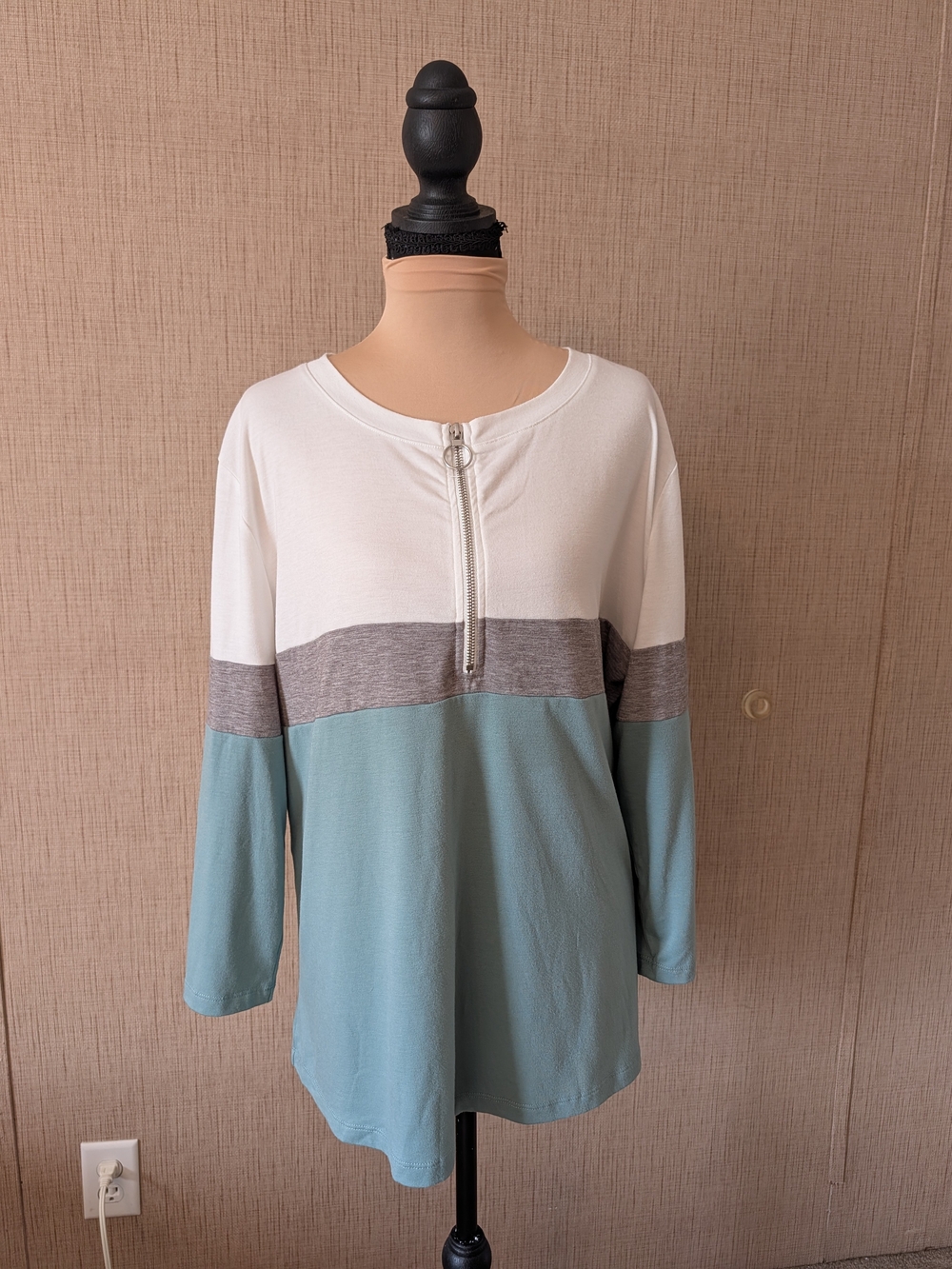 Colorblock Zip-Neck Long Sleeve Tunic in White, Gray & Seafoam